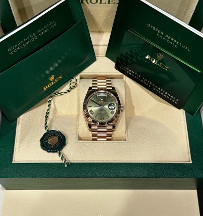 Rolex Day-date 40 Unworn 2024 Rose Gold Olive Green Roman Dial 228235
