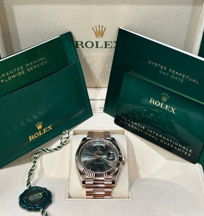 Rolex Day-date 40 Unworn 2024 Rose Gold Olive Green Roman Dial 228235