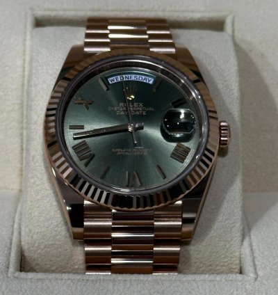 Rolex Day-date 40 Unworn 2024 Rose Gold Olive Green Roman Dial 228235