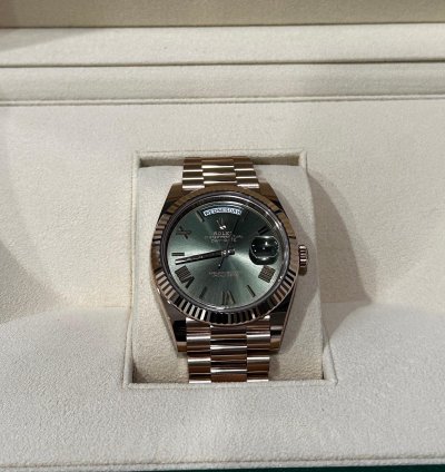 Rolex Day-date 40 Unworn 2024 Rose Gold Olive Green Roman Dial 228235