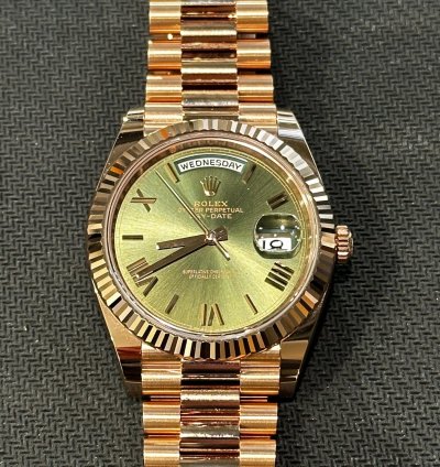 Rolex Day-date 40 Unworn 2024 Rose Gold Olive Green Roman Dial 228235