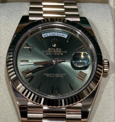 Rolex Day-date 40 Unworn 2024 Rose Gold Olive Green Roman Dial 228235
