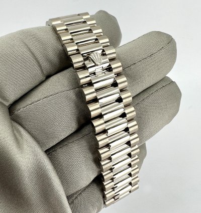 Rolex Day-date 40 Unworn 2025 Day-date 40 Blue Roman Numerals 228239-0007 Complete