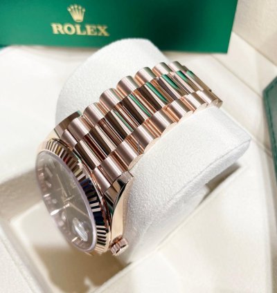 Rolex Day-date 40 Unworn Day-date 40mm 228235 Rose Gold Chocolate Baguette Diamond Dial President