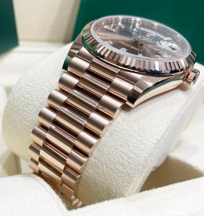 Rolex Day-date 40 Unworn Day-date 40mm 228235 Rose Gold Chocolate Baguette Diamond Dial President