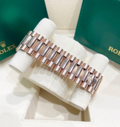 Rolex Day-date 40 Unworn Day-date 40mm 228235 Rose Gold Chocolate Baguette Diamond Dial President
