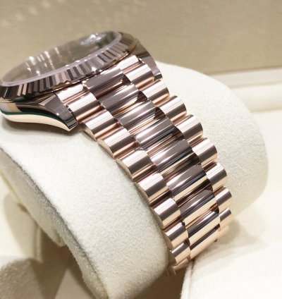 Rolex Day-date 40 Unworn Day-date 40mm 228235 Rose Gold Fluted Bezel Chocolate Roman Dial President