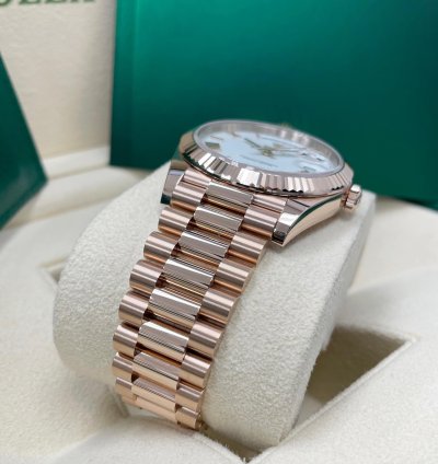 Rolex Day-date 40 Unworn Day-date 40mm 228235 Rose Gold Fluted White Roman Dial Presidential Bracelet