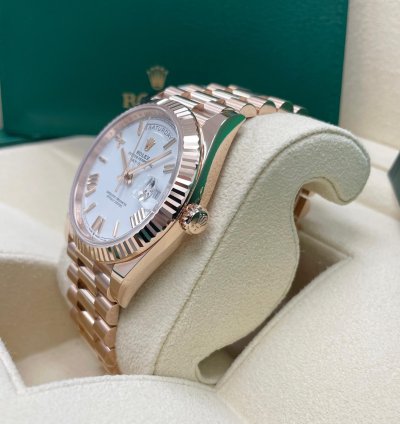 Rolex Day-date 40 Unworn Day-date 40mm 228235 Rose Gold Fluted White Roman Dial Presidential Bracelet