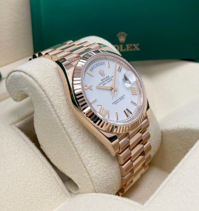 Rolex Day-date 40 Unworn Day-date 40mm 228235 Rose Gold Fluted White Roman Dial Presidential Bracelet