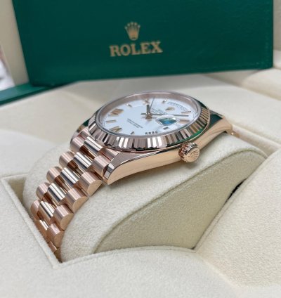 Rolex Day-date 40 Unworn Day-date 40mm 228235 Rose Gold Fluted White Roman Dial Presidential Bracelet