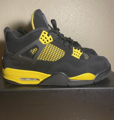 Jordan 4 Retro Thunder