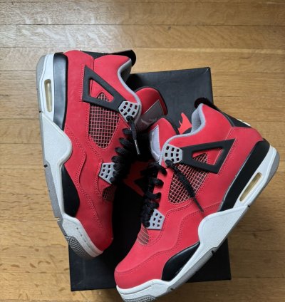 Jordan 4 Retro Toro Bravo