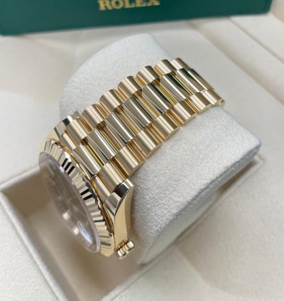 Rolex Day-date 40 Unworn Day-date 40mm 228238 Yellow Gold Presidential Band Onyx Black Baguette Dial