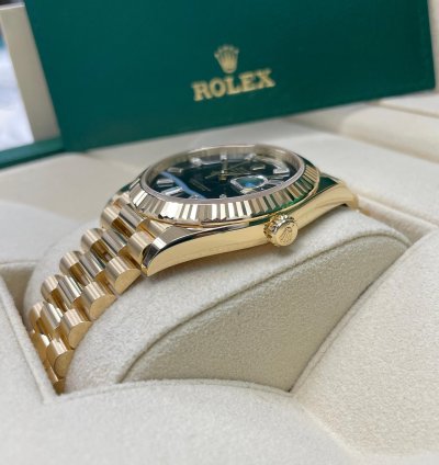 Rolex Day-date 40 Unworn Day-date 40mm 228238 Yellow Gold Presidential Band Onyx Black Baguette Dial