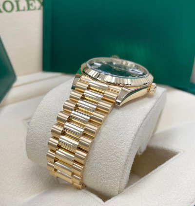 Rolex Day-date 40 Unworn Day-date 40mm 228238 Yellow Gold Presidential Band Onyx Black Baguette Dial