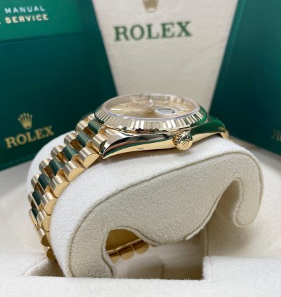 Rolex Day-date 40 Unworn Day-date 40mm 228238 Yellow Gold Presidential Bracelet Champagne Index Dial