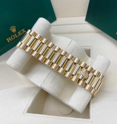 Rolex Day-date 40 Unworn Day-date 40mm 228238 Yellow Gold Presidential Bracelet Champagne Index Dial