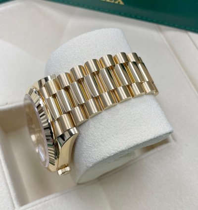 Rolex Day-date 40 Unworn Day-date 40mm 228238 Yellow Gold Presidential Bracelet Champagne Index Dial