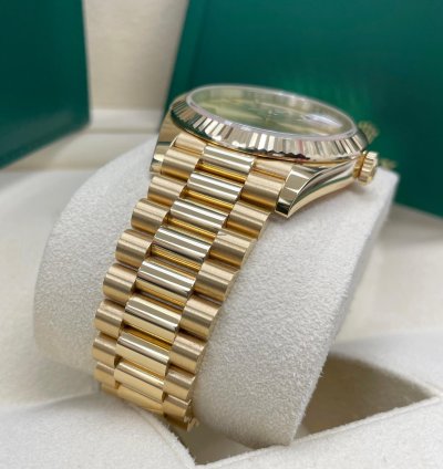Rolex Day-date 40 Unworn Day-date 40mm 228238 Yellow Gold Presidential Bracelet Champagne Roman Dial