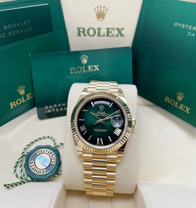 Rolex Day-date 40 Unworn Day-date 40mm 228238 Yellow Gold Presidential Bracelet Green Ombre Roman Dial