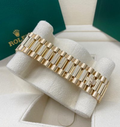 Rolex Day-date 40 Unworn Day-date 40mm 228238 Yellow Gold Presidential Bracelet Green Ombre Roman Dial