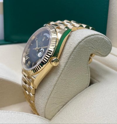 Rolex Day-date 40 Unworn Day-date 40mm 228238 Yellow Gold Presidential Bracelet Green Ombre Roman Dial
