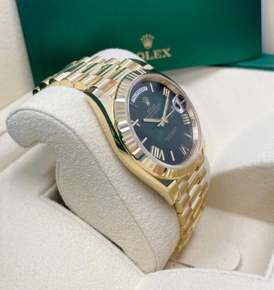 Rolex Day-date 40 Unworn Day-date 40mm 228238 Yellow Gold Presidential Bracelet Green Ombre Roman Dial