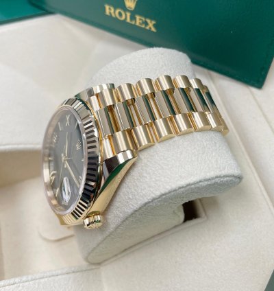 Rolex Day-date 40 Unworn Day-date 40mm 228238 Yellow Gold Presidential Bracelet Green Ombre Roman Dial
