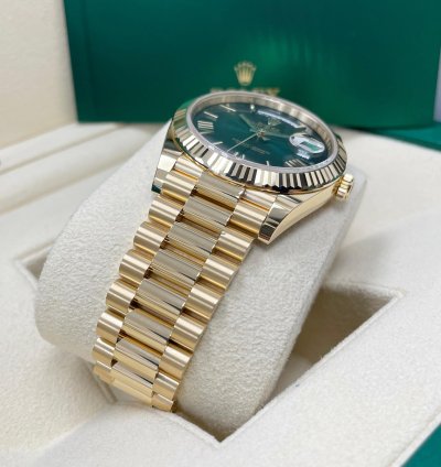 Rolex Day-date 40 Unworn Day-date 40mm 228238 Yellow Gold Presidential Bracelet Green Ombre Roman Dial
