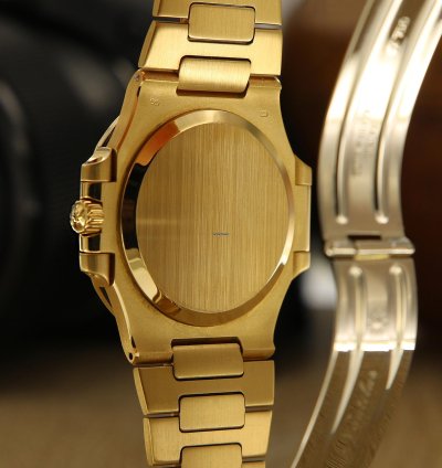 Patek Philippe Nautilus Vintage Nautilus Ref 3800 18kt Yellow Gold From 1987 With Extract Pp
