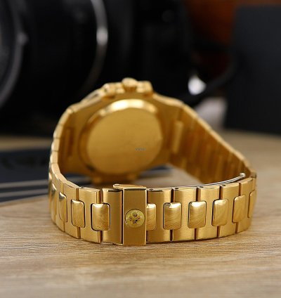 Patek Philippe Nautilus Vintage Nautilus Ref 3800 18kt Yellow Gold From 1987 With Extract Pp