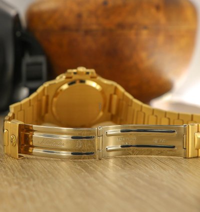 Patek Philippe Nautilus Vintage Nautilus Ref 3800 18kt Yellow Gold From 1987 With Extract Pp