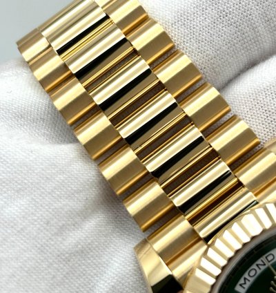 Rolex Day-date 40 Unworn Day-date 40mm Green Roman Dial Yellow Gold Bracelet 228238 Box Papers 2024