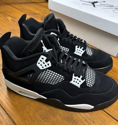 Jordan 4 Retro White Thunder