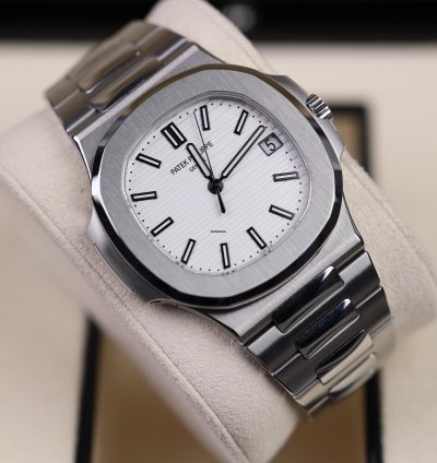 Patek Philippe Nautilus Wei - 2017 - Deutsch - Wie Neu - Fullset