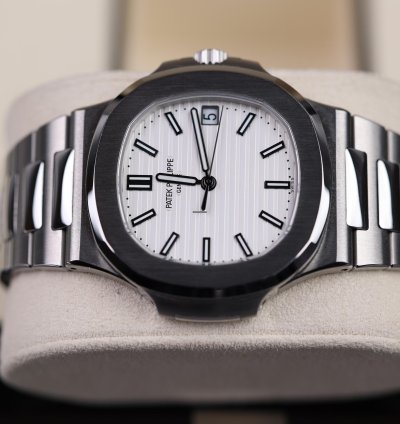 Patek Philippe Nautilus Wei - 2017 - Deutsch - Wie Neu - Fullset