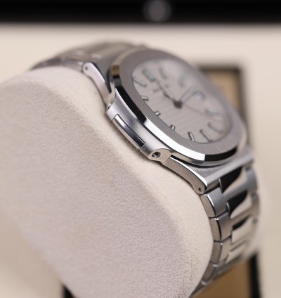 Patek Philippe Nautilus Wei - 2017 - Deutsch - Wie Neu - Fullset