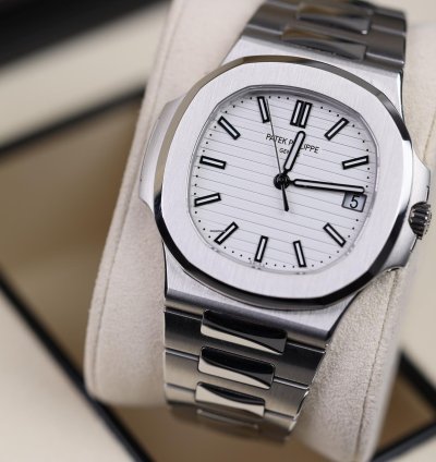 Patek Philippe Nautilus Wei - 2017 - Deutsch - Wie Neu - Fullset