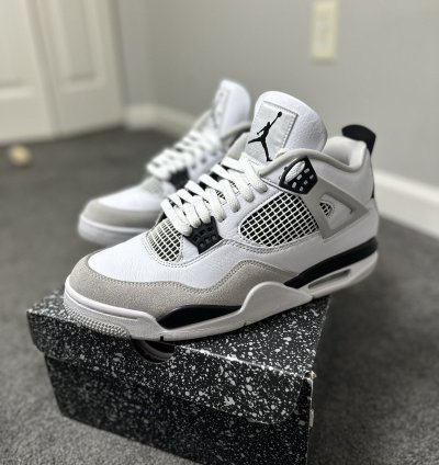 Jordan 4 Retro- Military Black