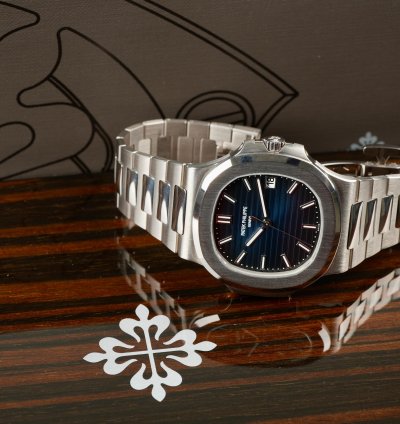 Patek Philippe Nautilus White Gold 2022 Box And Papers