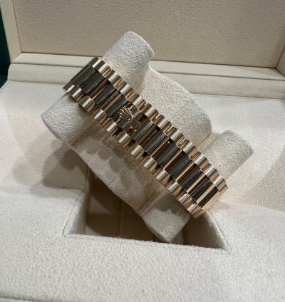 Rolex Day-date 40 Unworn Full Set 2021