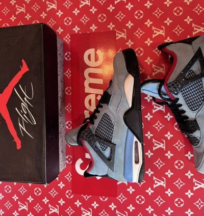 Jordan 4 Travis Scott