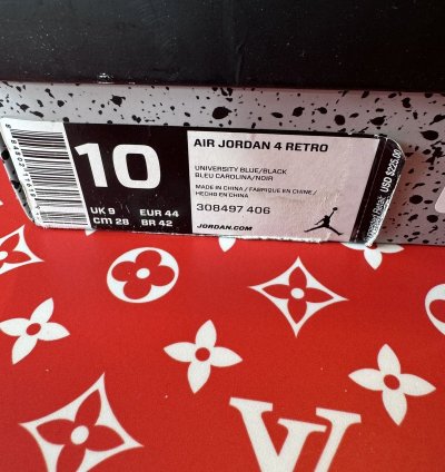 Jordan 4 Travis Scott