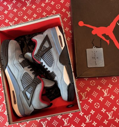 Jordan 4 Travis Scott