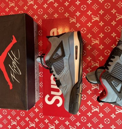 Jordan 4 Travis Scott