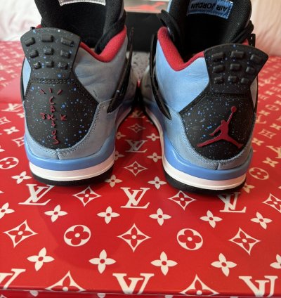 Jordan 4 Travis Scott