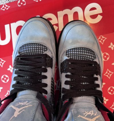 Jordan 4 Travis Scott
