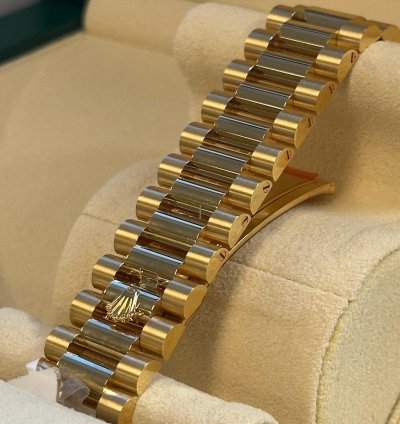 Rolex Day-date 40 Unworn Yellow Gold Day-date 40 Presidential Green Dial 228238 Full Stickers