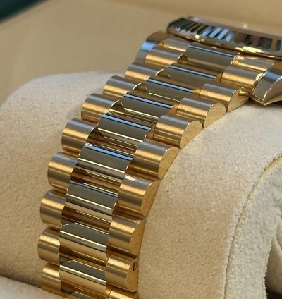 Rolex Day-date 40 Unworn Yellow Gold Day-date 40 Presidential Green Dial 228238 Full Stickers